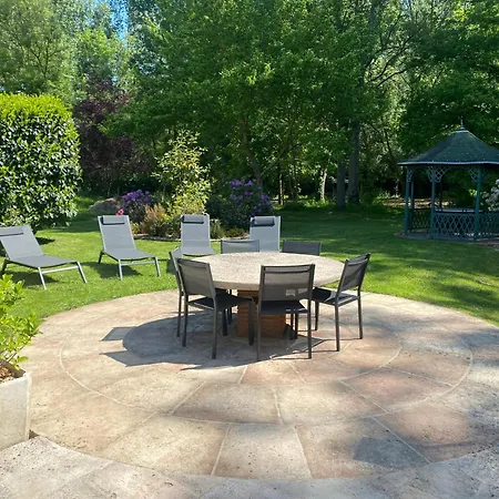 Le Moulin Bleu Bed & Breakfast 3*